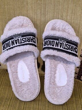 CHRISTIAN  DIOR size 9 slippers